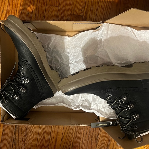 Sorel - Picture 4 of 5